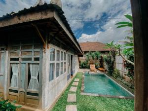 Piscina di Sarini Villas o nelle vicinanze