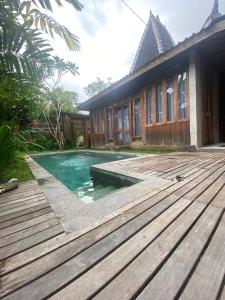 Piscina di Sarini Villas o nelle vicinanze