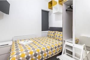 A bed or beds in a room at Boutique Modern Hotel Room For Two Near Tube And Bus Stations