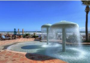 Πισίνα στο ή κοντά στο Beautiful one bedroom oceanfront condo