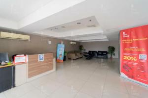 a large room with a lobby with a large room with a unintention at RedLiving Apartemen 19 Avenue - Amanah Room in Tangerang