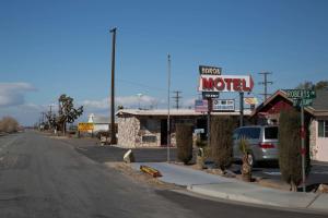 a motel sign on the side of a road at Boron Motel in Boron +27 photos