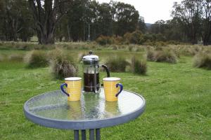 a water fountain sitting on top of a picnic table at Highland Cabins and Cottages at Bronte Park in Bronte