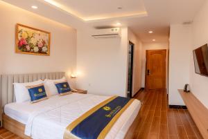 Kama o mga kama sa kuwarto sa SUNRISE Hotel Bạc Liêu
