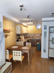 مطبخ أو مطبخ صغير في Apartman Anka