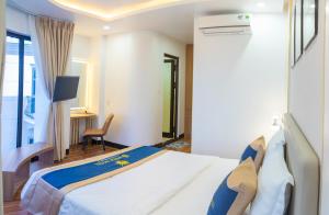 Kama o mga kama sa kuwarto sa SUNRISE Hotel Bạc Liêu