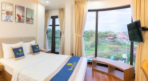 Kama o mga kama sa kuwarto sa SUNRISE Hotel Bạc Liêu