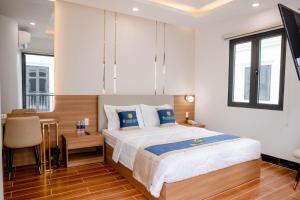Kama o mga kama sa kuwarto sa SUNRISE Hotel Bạc Liêu