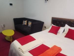 Ένα ή περισσότερα κρεβάτια σε δωμάτιο στο Jeyem HomeStays Studio B1202 at Diamond Homes Apartment