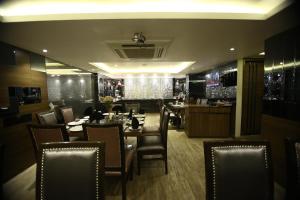 a restaurant with a dining room with tables and chairs at Hotel JRD Exotica-Business Hotel in New Delhi