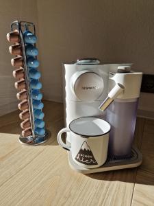 Příslušenství pro přípravu čaje a kávy v ubytování Haus Bergler