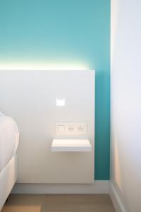 a white oven in a room with a blue wall at Hôtel Riva Art & Spa in Menton