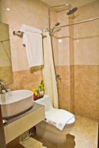 Canberry Hotel tesisinde bir banyo