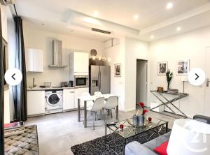Η κουζίνα ή μικρή κουζίνα στο 1 Bedroom flat 4ppl Cannes Center Croisette Banane