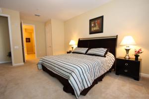 a bedroom with a large bed with two lamps and a bed sidx sidx sidx sidx at IT212 - Vista Cay Resort - 2 Bed 2 Baths Condo in Orlando