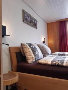Postel nebo postele na pokoji v ubytování Chalet Burgstein, Studio Alpenrose