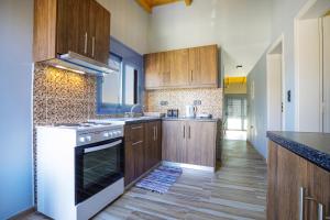 Gallery image of Maritinas Apartment Sea View - Happy Rentals in Katakolon