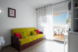 Posezení v ubytování Apartamento con terraza y piscina - Todoholiday