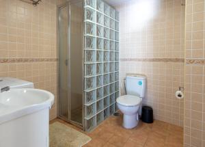 Koupelna v ubytování Apartamento con terraza y piscina - Todoholiday