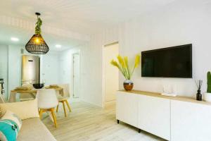 A television and/or entertainment centre at Apartamento Pink Arena