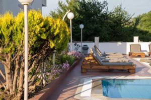 Piscina de la sau aproape de Villa Del Sol Corfu