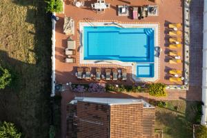 Piscina de la sau aproape de Villa Del Sol Corfu