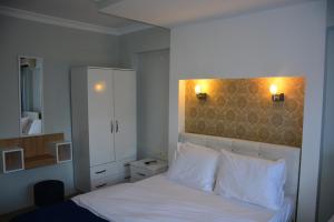 Ein Bett oder Betten in einem Zimmer der Unterkunft Marla Didim Otel