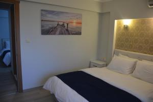Ein Bett oder Betten in einem Zimmer der Unterkunft Marla Didim Otel