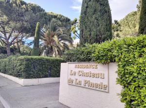 Vonkajšia záhrada v ubytovaní Château de la Pinede