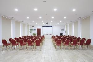 Konferenční prostory v ubytování Ambassadori Kachreti Golf Resort + 37 fotografií