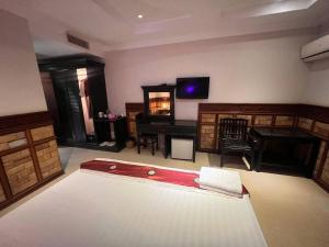 Beat Hotel Siem Reap tesisinde bir odada yatak veya yataklar