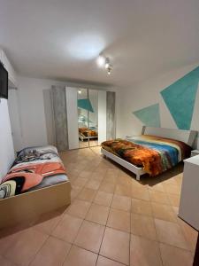 A bed or beds in a room at Un nido sul lago