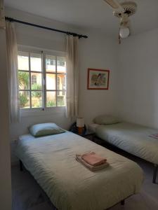 Postel nebo postele na pokoji v ubytování Seafront Apartment by Spain2home