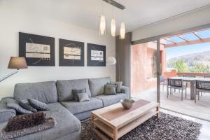 Część wypoczynkowa w obiekcie Bahia - Adjona 2,3 PENTHOUSE SEA VIEW & JACUZZI 2B