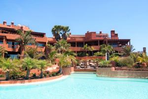 Basen w obiekcie Bahia - Adjona 2,3 PENTHOUSE SEA VIEW & JACUZZI 2B lub w pobliżu