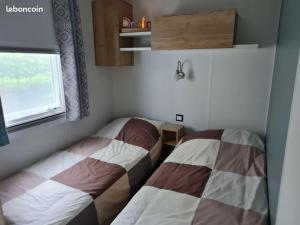 Posteľ alebo postele v izbe v ubytovaní Pitch 875 Excellence range mobile home at Les Charmettes 4 without fun pass