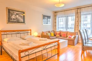 Postel nebo postele na pokoji v ubytování Budapest Center Apartments