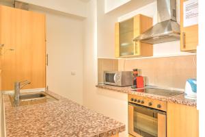 Kuchyň nebo kuchyňský kout v ubytování Budapest Center Apartments