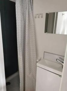 Zdjęcie z galerii obiektu Studio n13 en plein centre ville bruat w mieście Brest