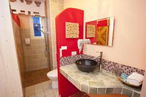 Bilik mandi di Hana B&B