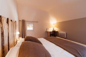 a bedroom with a large bed in a room at Le Millésime - Arbane in Buchères