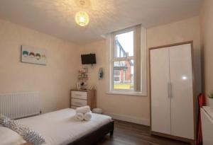 a bedroom with a bed and a window at Smithdown service accommodation in Liverpool