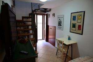 a room with a staircase and a table and a table at casetta za' Lucia in Rocca San Giovanni