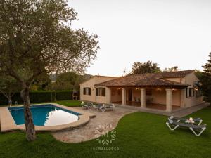 The swimming pool at or close to Marina de namer