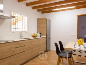 A kitchen or kitchenette at Marina de namer