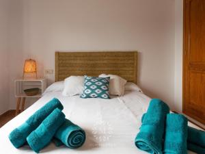 A bed or beds in a room at Marina de namer