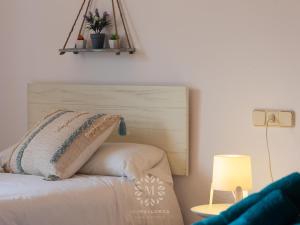 A bed or beds in a room at Marina de namer