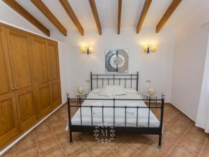 A bed or beds in a room at Marina de namer