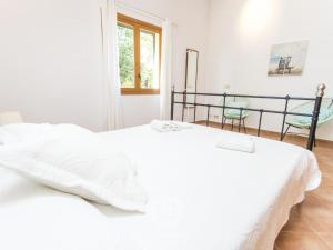 A bed or beds in a room at Marina de namer