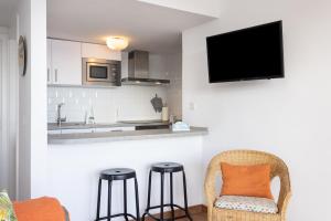 Kuchyň nebo kuchyňský kout v ubytování Home2Book Poris Ocean View
